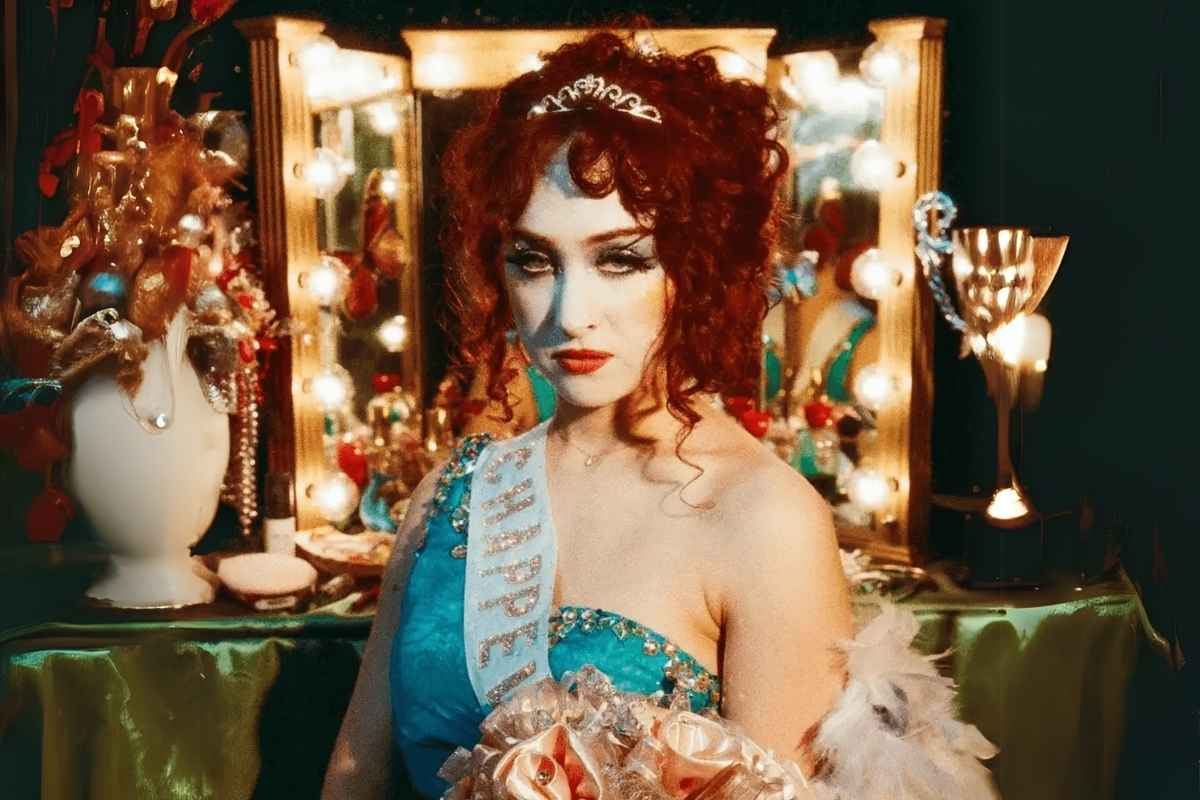 Super Graphic Ultra Modern Girl